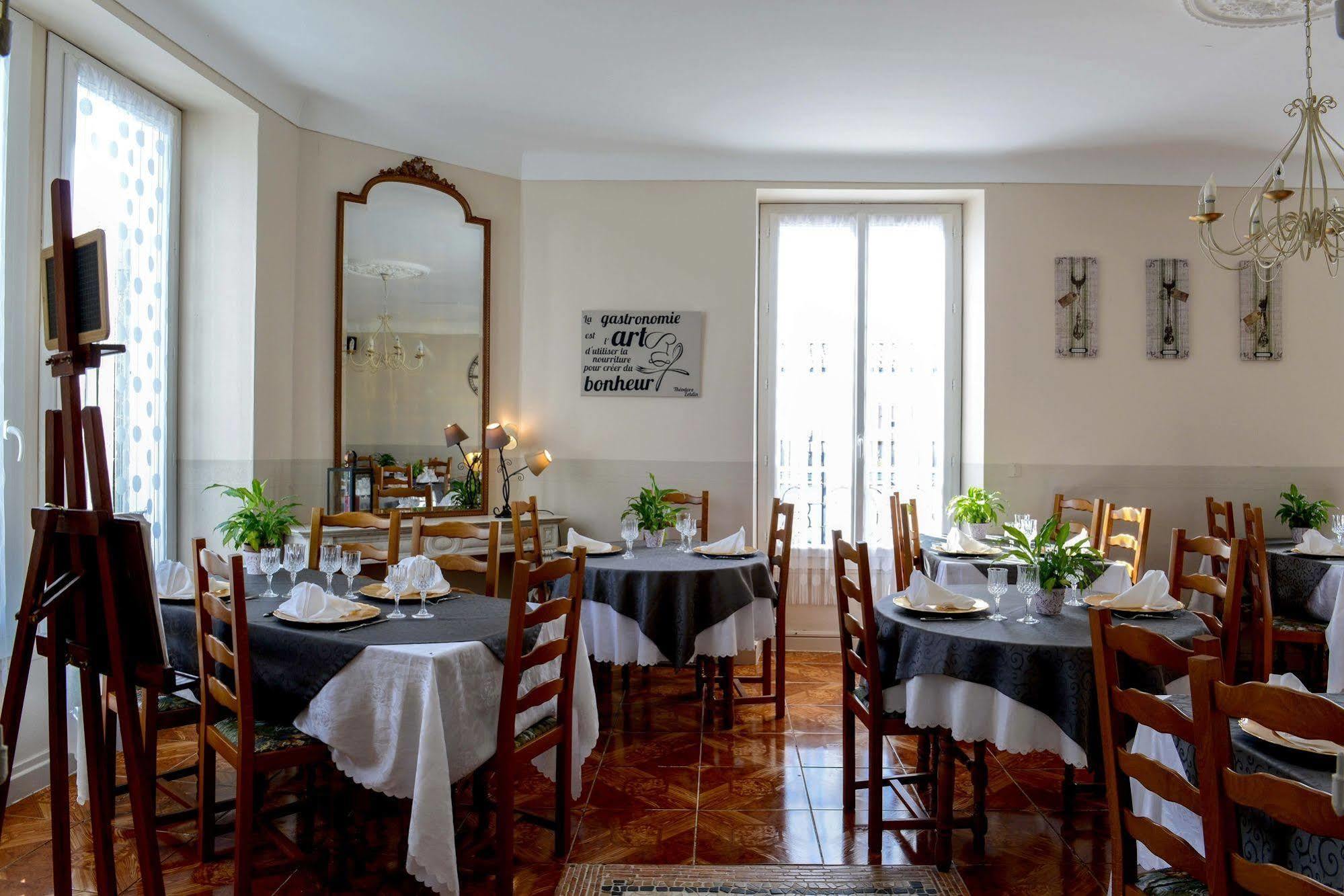 Le Castel De Larralde 호텔 Assat 외부 사진
